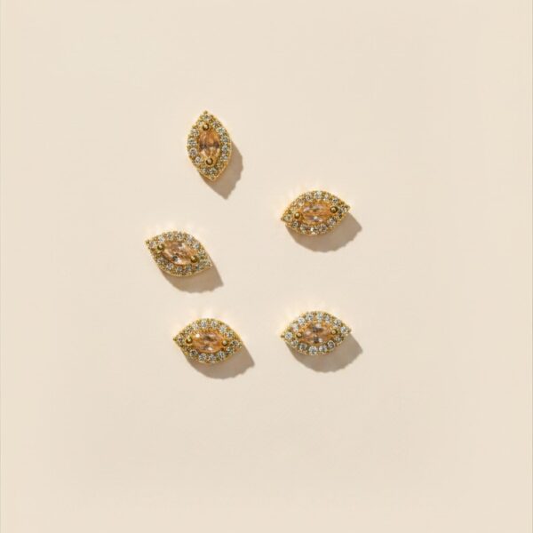 White eye shape ad stone (single)